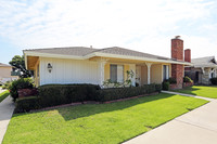 16692 Bartlett Ln in Huntington Beach, CA - Building Photo - Building Photo