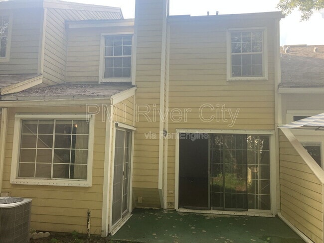 1539 Summer Sands Dr in Neptune Beach, FL - Foto de edificio - Building Photo