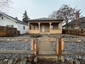 703 1/2 N Nanum St in Ellensburg, WA - Building Photo