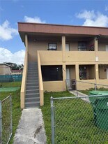 3257 NW 47th St in Miami, FL - Building Photo