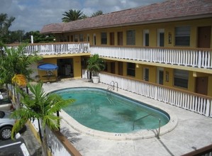 Pioneer Apartments in North Miami, FL - Building Photo - Building Photo