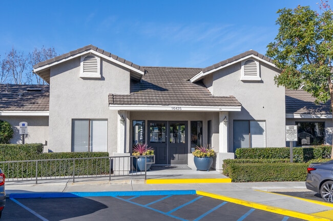The Galleria in Fountain Valley, CA - Foto de edificio - Building Photo