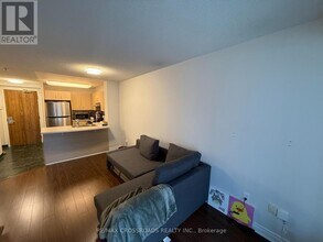 105-1105 Victoria St in Toronto, ON - Building Photo - Building Photo
