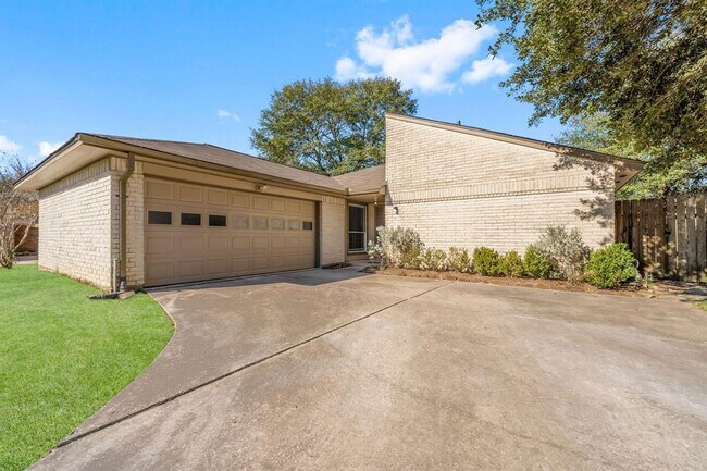 3318 Hartfield Ln