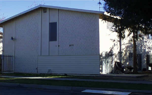 329 W Jackson St in Rialto, CA - Building Photo