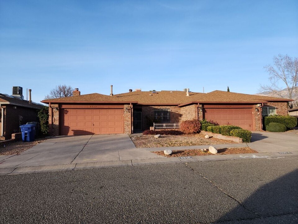 9335 Admiral Lowell Pl NE in Albuquerque, NM - Building Photo