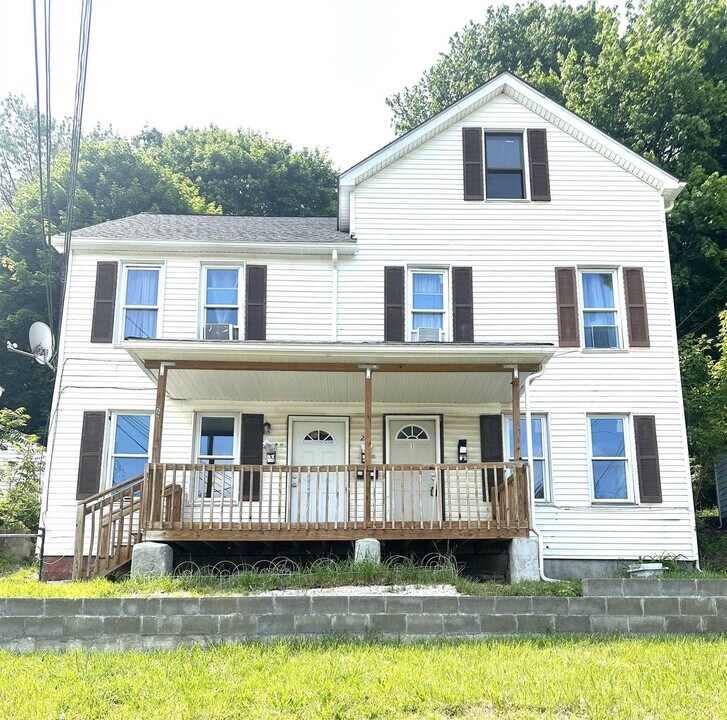 26 Du Bois Ave in Poughkeepsie, NY - Building Photo