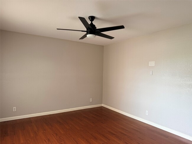 2102 5th Ave N in Texas City, TX - Building Photo - Building Photo