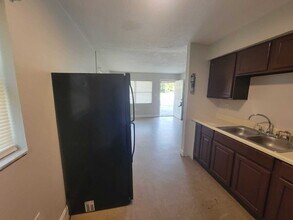 402 Peters St in Wildwood, FL - Building Photo - Building Photo