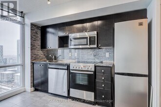 11 Brunel Ct in Toronto, ON - Building Photo - Building Photo