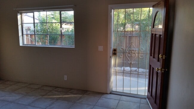 528 N Olsen Ave in Tucson, AZ - Foto de edificio - Building Photo