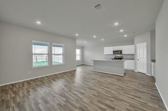 225 Pecos Dr in Huntsville, TX - Foto de edificio - Building Photo