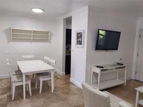 100 Sunrise Dr in Miami, FL - Building Photo - Building Photo
