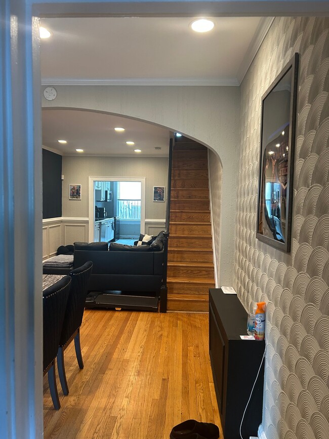 property at 222 N Ellwood Ave