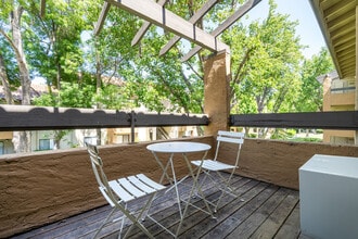 1600 Villa St in Mountain View, CA - Building Photo - Building Photo