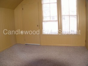 2416 Algoma St-Unit -2 in Stevens Point, WI - Foto de edificio - Building Photo