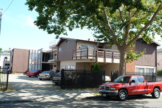 1531 Alcatraz Ave in Berkeley, CA - Building Photo - Building Photo