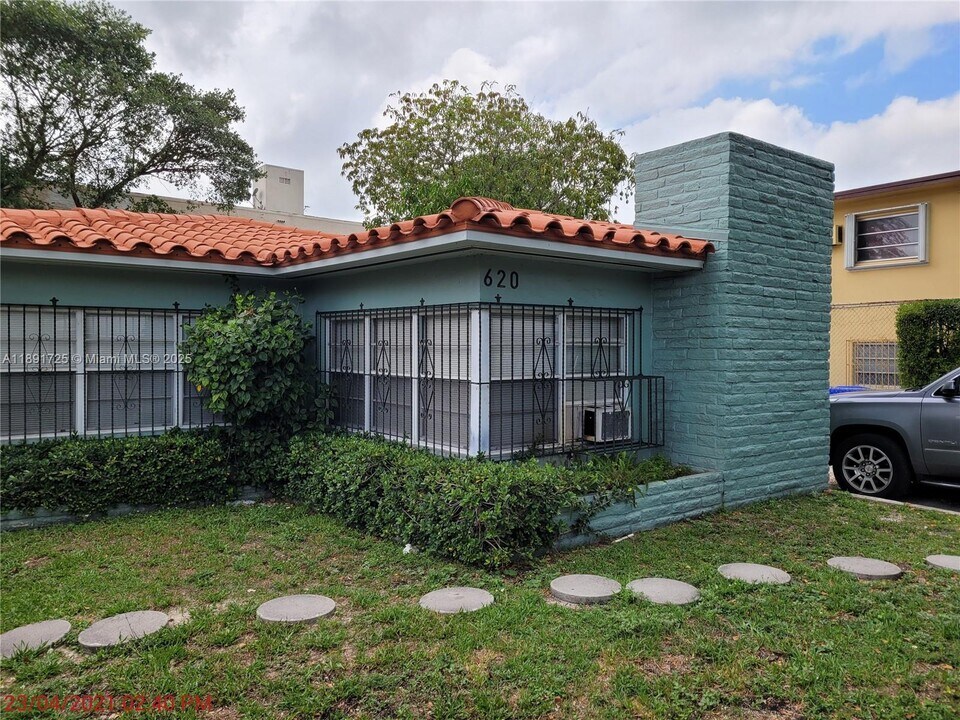 620 SW 6th Ave in Miami, FL - Building Photo