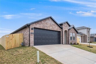 138 S Maroon Ave in Fayetteville, AR - Building Photo - Building Photo