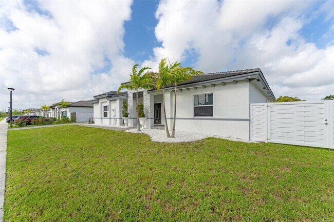 21190 SW 127th Pl in Miami, FL - Building Photo - Building Photo
