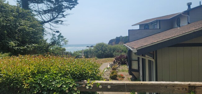 1047 Wharf St, Unit 1047 Wharf St in Brookings, OR - Building Photo - Building Photo