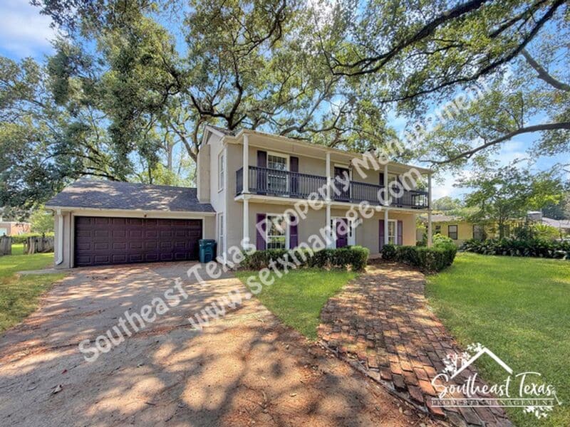 2465 Gladys St in Beaumont, TX - Building Photo