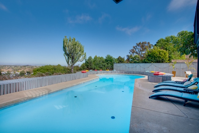 8143 La Jolla Scenic Dr N in San Diego, CA - Building Photo - Building Photo