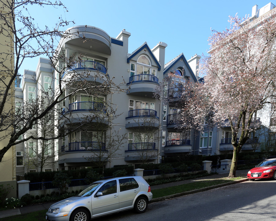 Windgate in Vancouver, BC - Building Photo