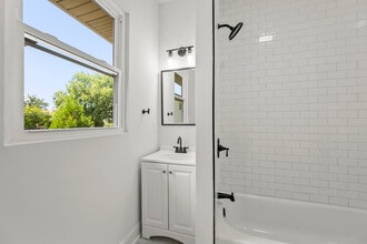 512 Granville Dr, Unit 1 in Winston-Salem, NC - Building Photo - Building Photo