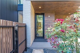 811 W James St in Austin, TX - Building Photo - Building Photo