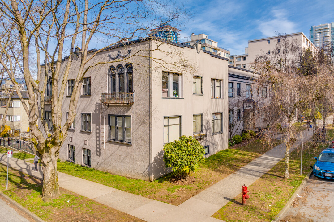 935 Jervis St in Vancouver, BC - Building Photo