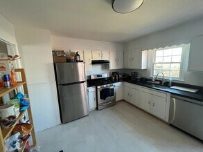 123 Folino Dr in Bridgeport, CT - Foto de edificio - Building Photo