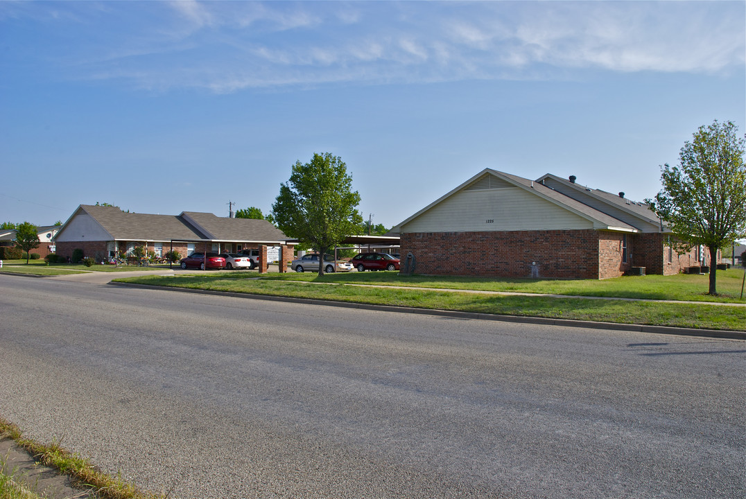 Hayden Apartments in Granbury, TX - Building Photo