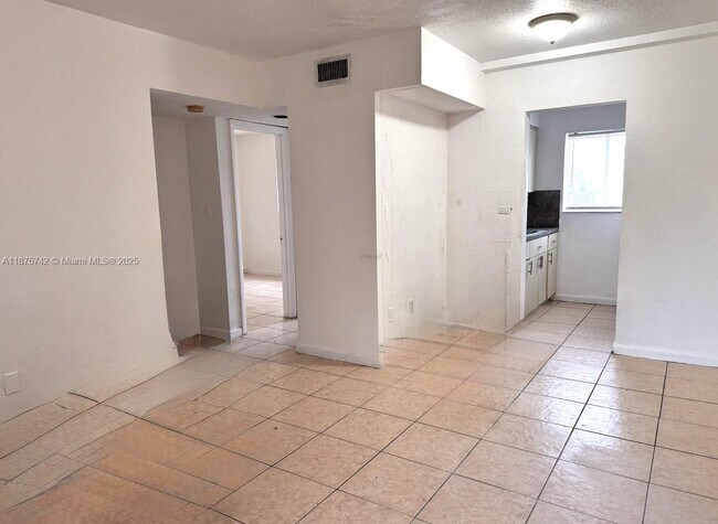 2330 NW 11th St in Miami, FL - Building Photo - Building Photo