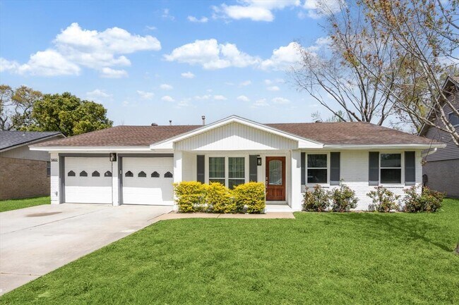 5602 Hialeah Dr in Houston, TX - Building Photo - Building Photo