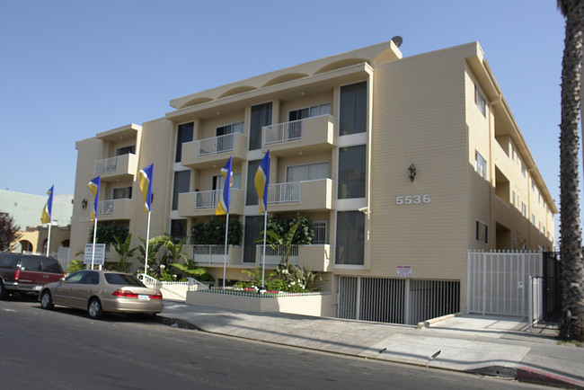 Sierra Vista Regency in Los Angeles, CA - Foto de edificio - Building Photo