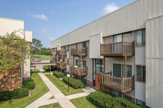 Tamaron Apartments in Toledo, OH - Building Photo - Building Photo