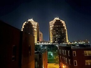 4521 Wornall Rd, Unit 307 in Kansas City, MO - Foto de edificio - Building Photo