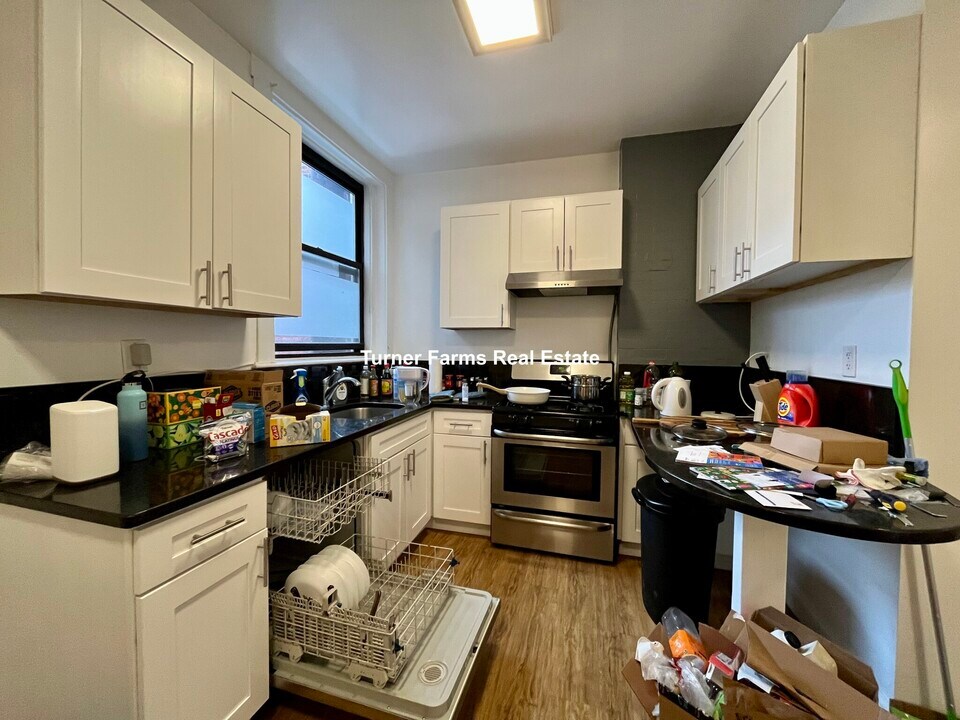 239 Harvard Ave, Unit 3 in Boston, MA - Foto de edificio