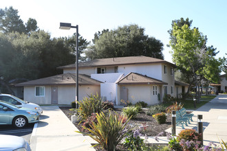 Oak Knolls Haven in Santa Maria, CA - Foto de edificio - Building Photo