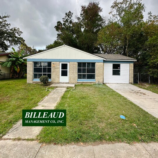 123 Town Homes Dr in Lafayette, LA - Building Photo