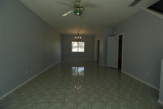 12302 Uttimer Ln in Austin, TX - Foto de edificio - Building Photo