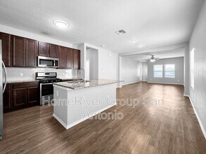13541 Lily Ln in Saint Hedwig, TX - Building Photo - Building Photo