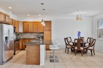 4023 Cascada Cir in Hollywood, FL - Foto de edificio - Building Photo