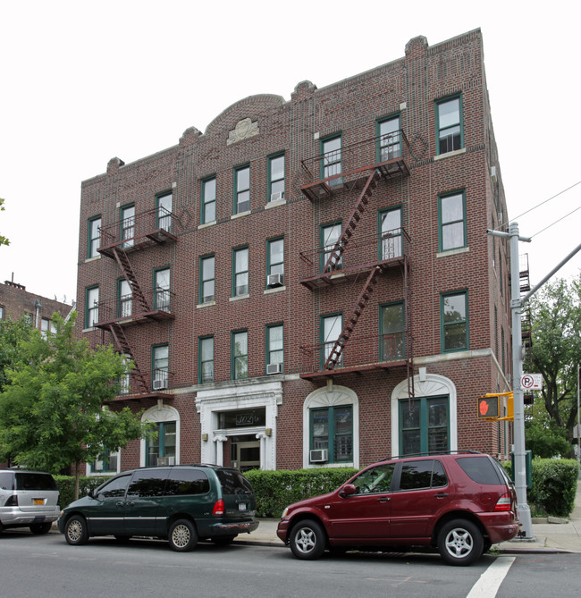 302 Avenue C in Brooklyn, NY - Building Photo - Building Photo