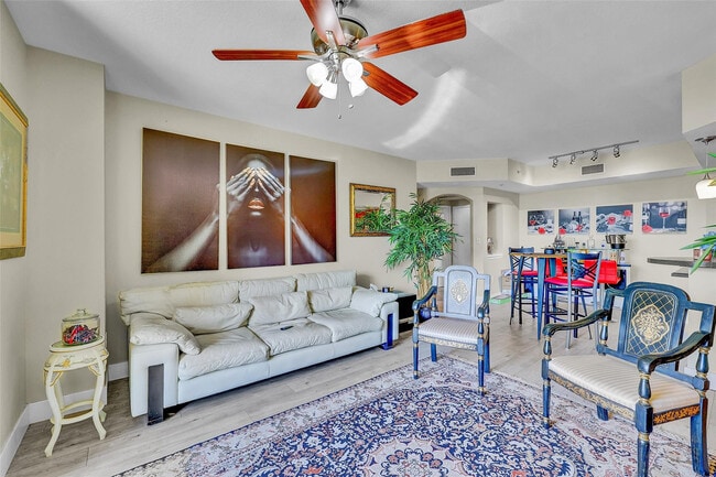 110 N Federal Hwy in Fort Lauderdale, FL - Building Photo - Building Photo