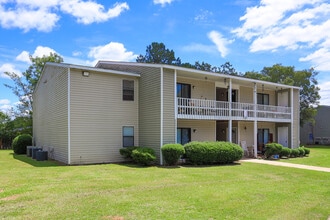 Lake Vista Apartments in Warner Robins, GA - Building Photo - Building Photo