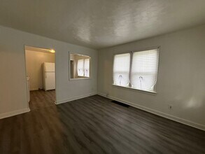 1091 N Oakcrest Ave. in Decatur, IL - Building Photo - Building Photo