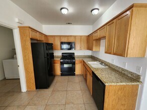 8536 Aspen Ave, Unit 8536 Aspen Ave # B in California City, CA - Building Photo - Building Photo