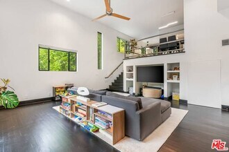 2415 Laurel Pass Ave in Los Angeles, CA - Building Photo - Building Photo